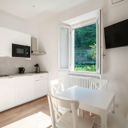 The Lemon Tree House - Center Apartment